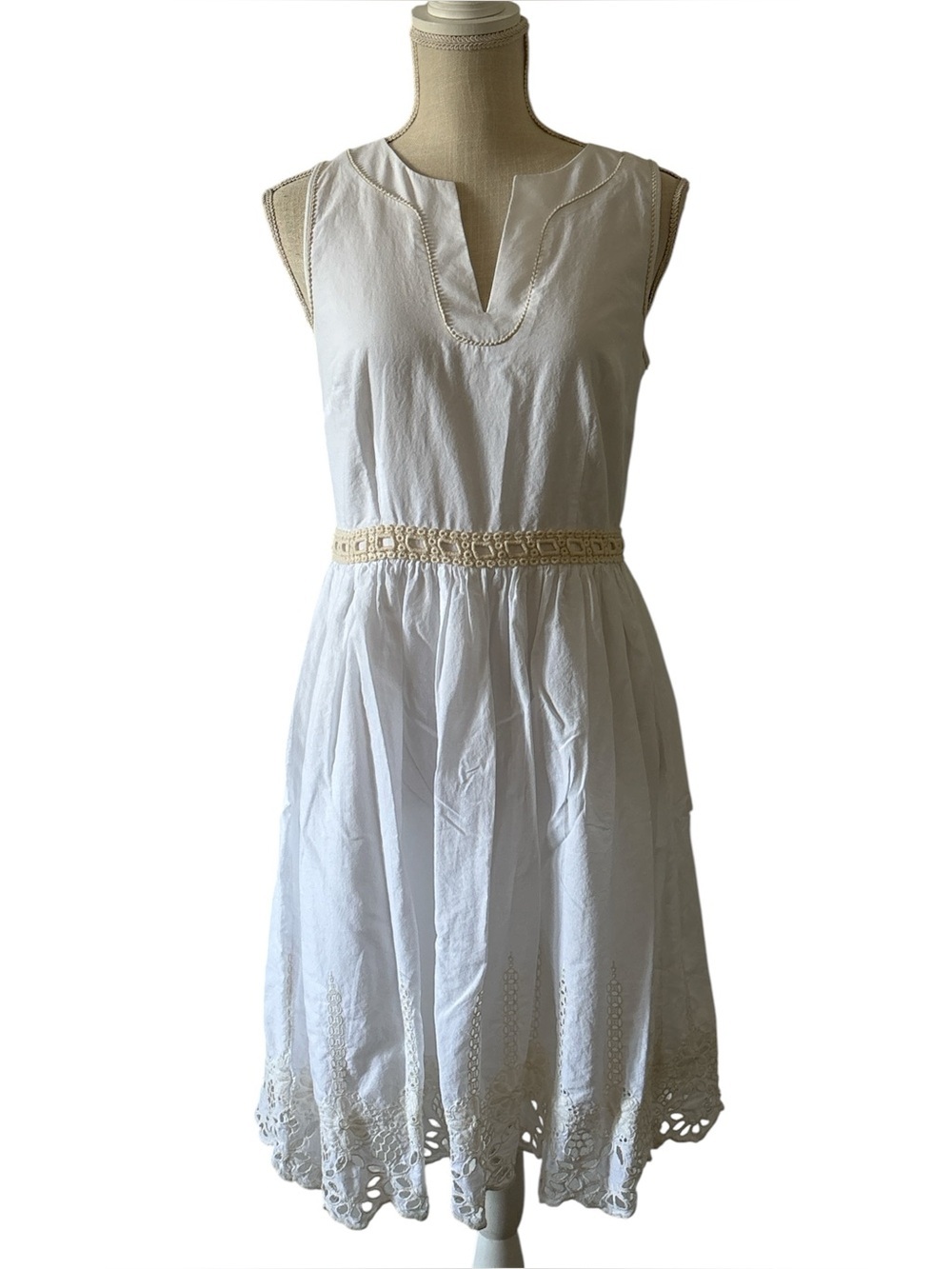 Ann Taylor Women’s White Eyelet Sleeveless Summer Dress Sz/4. 100% Cotton.